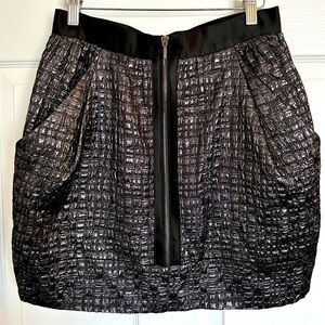 💫3 for $15/🌟5 for $20 Abreu Rios metallic front zip up skirt.